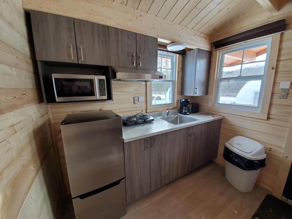 Les Chalets De La Colline Inc Baie-Sainte-Catherine Exteriér fotografie